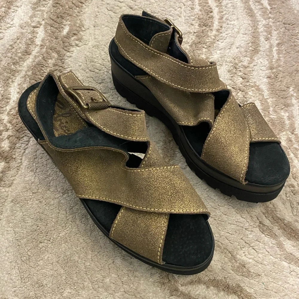 Sbicca Women’s Vintage Collection Platform Leather Sandals Size 37 in Brown